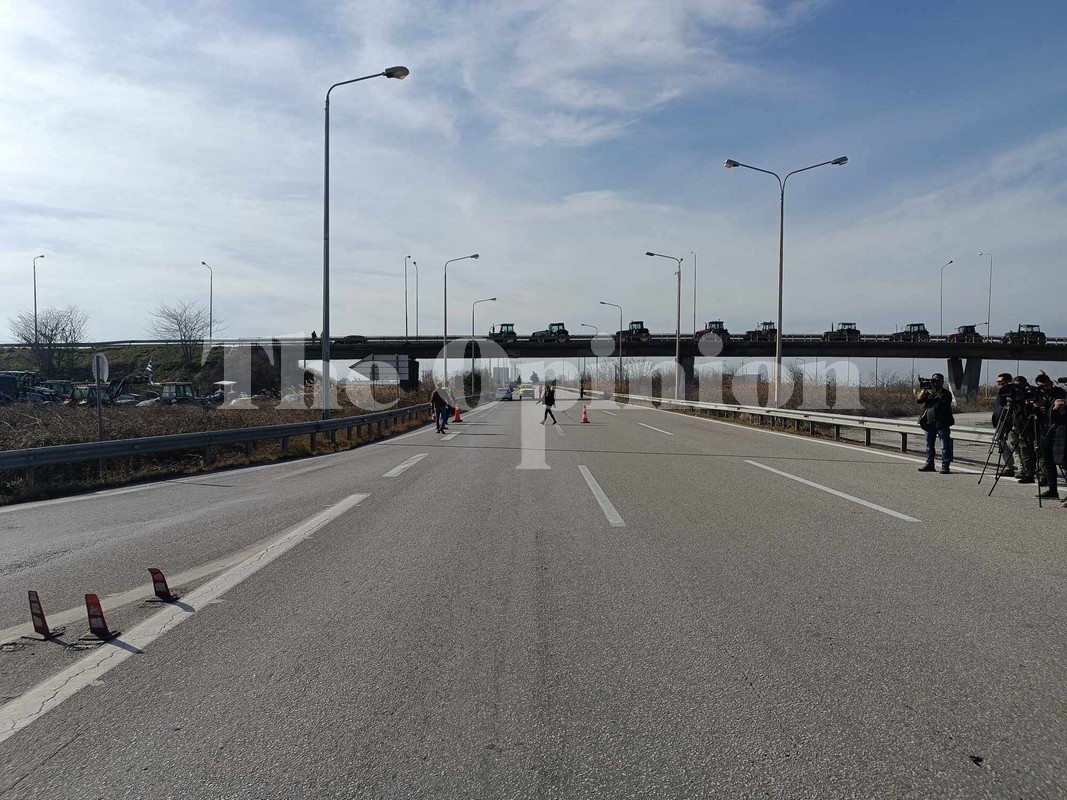 Αγρότες: Κλείνουν δρόμους συντονισμένα σε Μάλγαρα, Χαλκηδόνα, Δερβένι, Νησελι (ΦΩΤΟ)