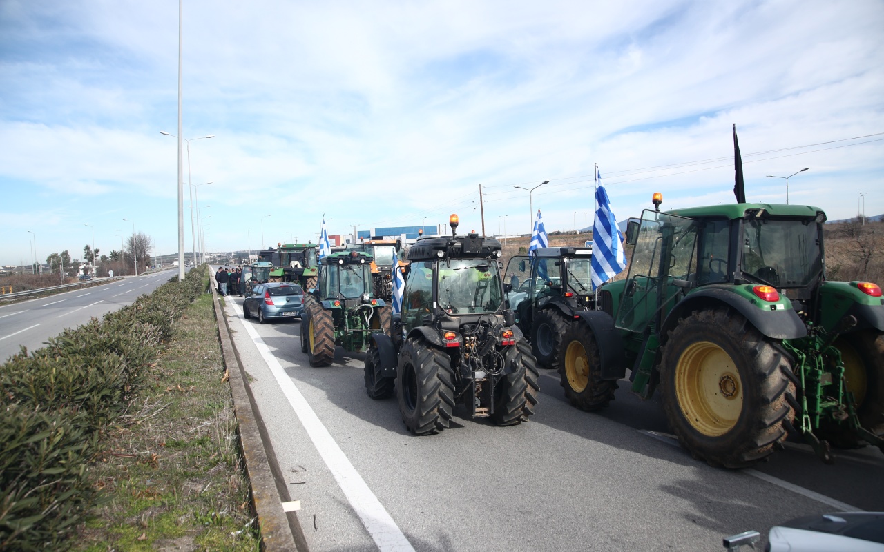 Κιλκίς: Αγρότες και κτηνοτρόφοι απέκλεισαν συμβολικά το τελωνείο