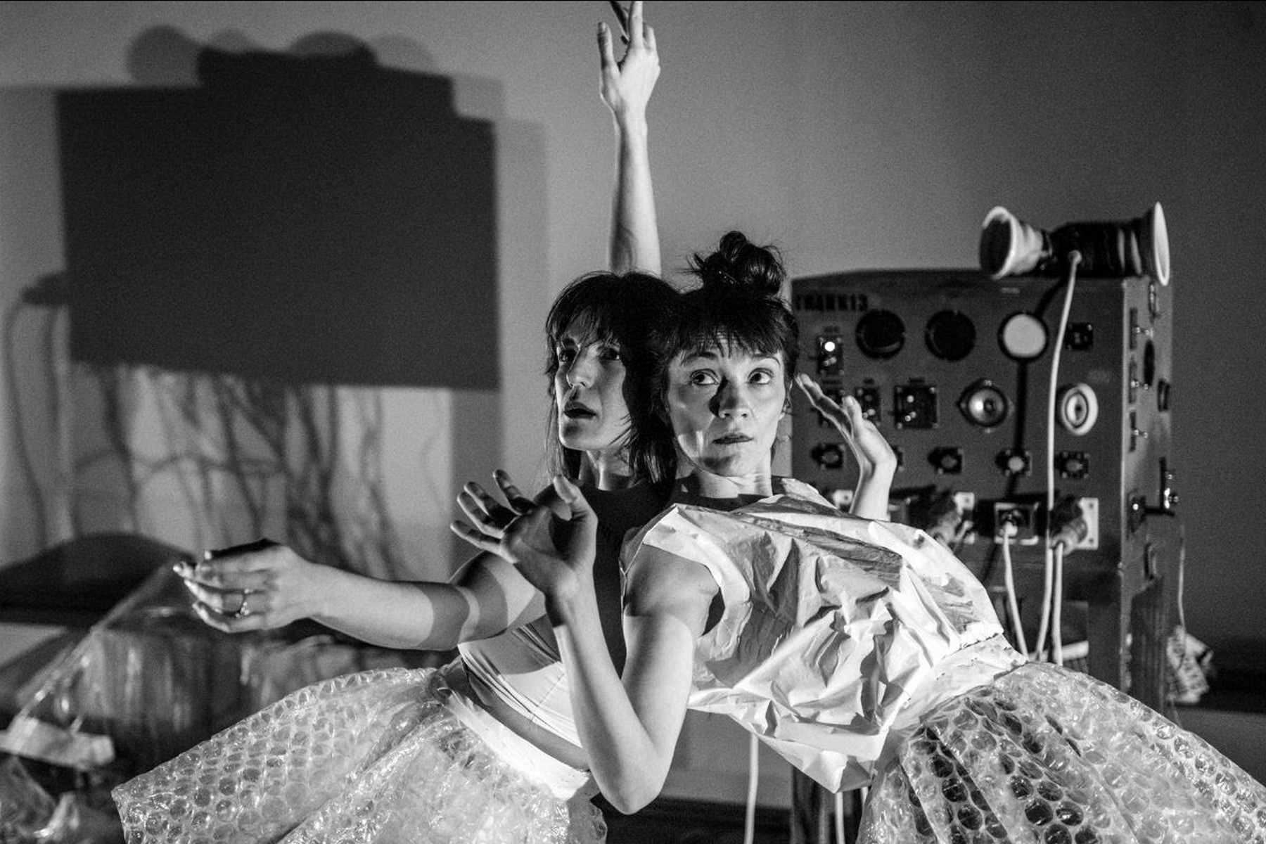 «Αλγο-ρυθμος»: H επιτυχημένη παραγωγή του ΚΘΒΕ «ταξιδεύει» στην Αθήνα