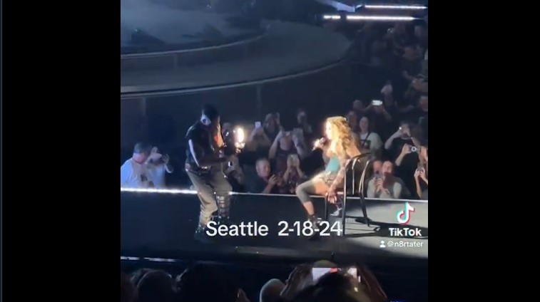 Μαντόνα: Ατύχημα στη σκηνή για τη «βασίλισσα της ποπ» (VIDEO)