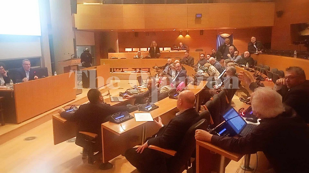 Θεσσαλονίκη: Ψήφισμα στήριξης στους συγγενείς των θυμάτων των Τεμπών