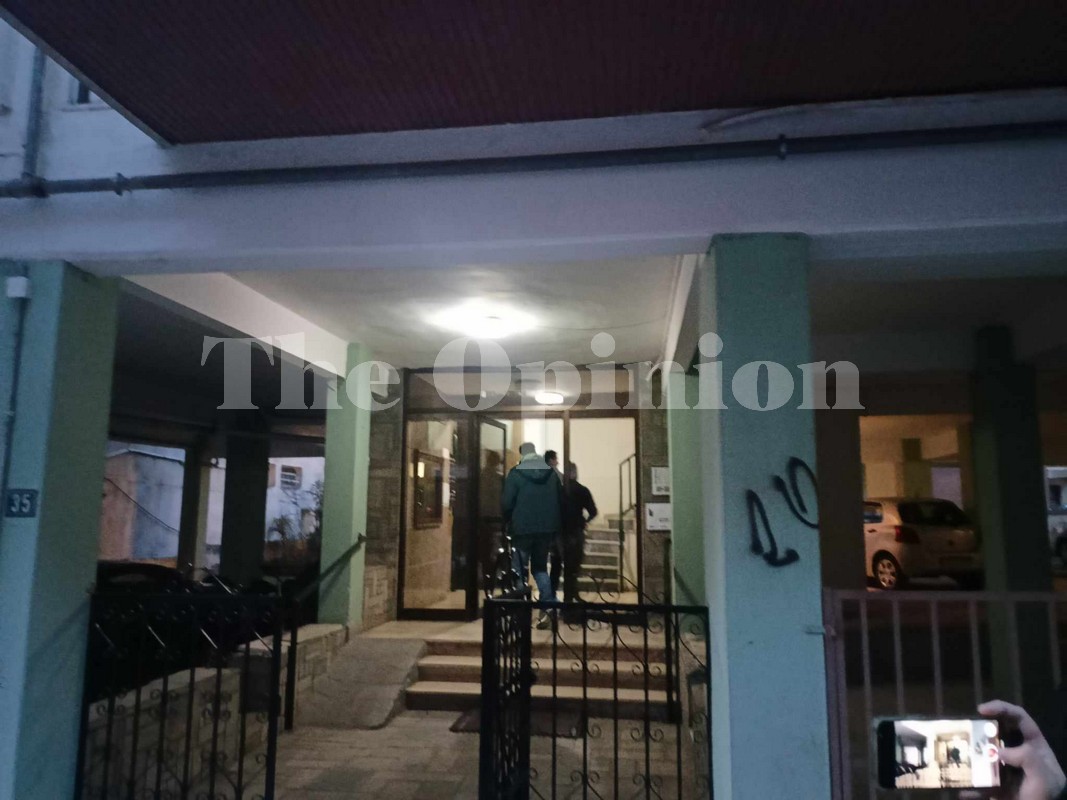 Τραγωδία στη Χαριλάου – «Ήταν ένα ήσυχο και φιλόξενο ζευγάρι», λένε οι γείτονες (ΦΩΤΟ)