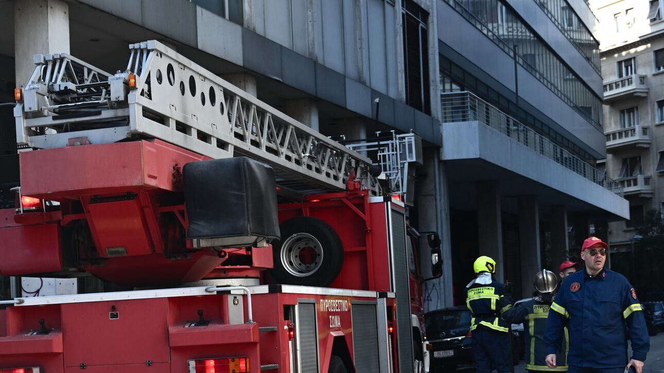 Η στιγμή της έκρηξης έξω από το Υπουργείο Εργασίας – Βίντεο ντοκουμέντο