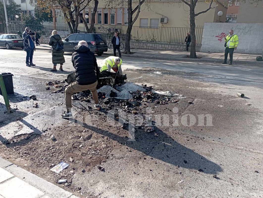 Θεσσαλονίκη: Επεισόδια με πέτρες έξω από το ΑΠΘ (ΦΩΤΟ+VIDEO)