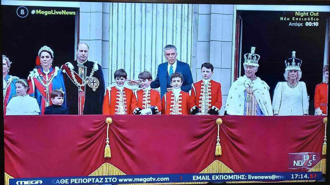 Ο Νίκος Ευαγγελάτος… «βρέθηκε» στο μπαλκόνι του Μπάκιγχαμ και το Twitter τον «γλεντάει»