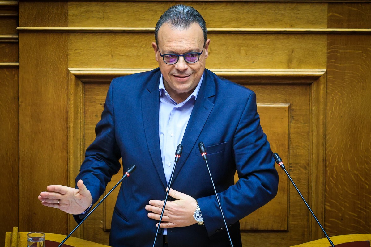 Φάμελλος: Να απομονώσουμε «φωνές» παρακμής, φασισμού και ρατσισμού