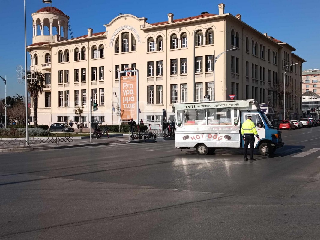 Στήνονται και οι καντίνες για τους αγρότες (ΦΩΤΟ)