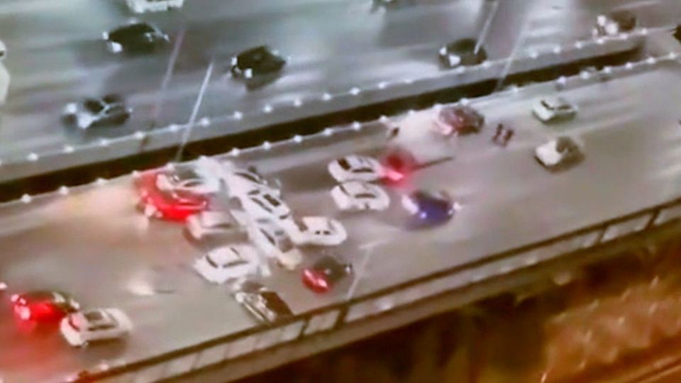 Απίστευτη καραμπόλα σε κυριολεκτικά… αργή κίνηση (VIDEO)