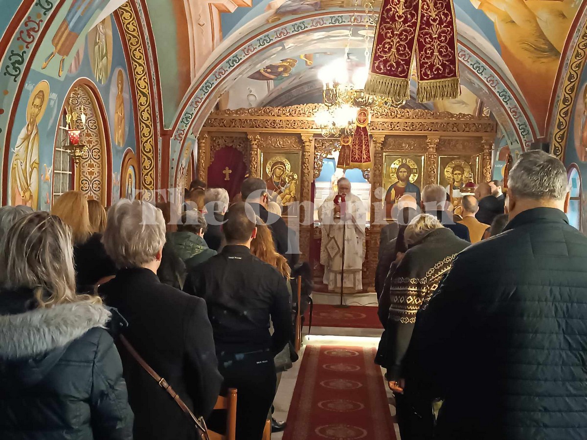 Θεσσαλονίκη: Μνημόσυνο για τα θύματα της τραγωδίας των Τεμπών (ΦΩΤΟ)
