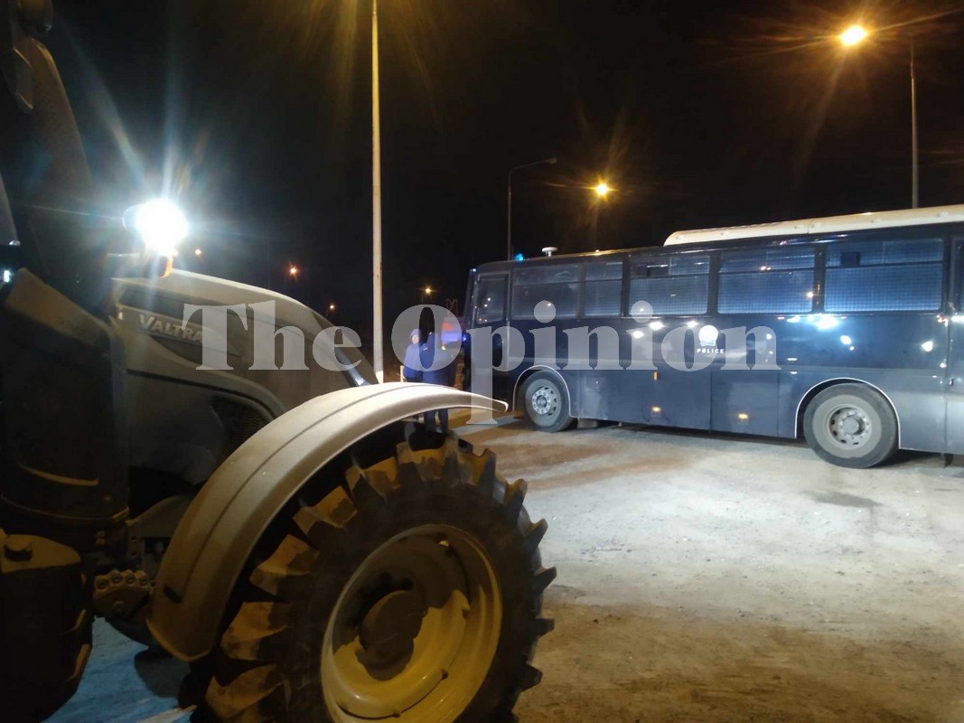 Νέα προσπάθεια αποκλεισμού της Ε.Ο. στα Μάλγαρα από τους αγρότες (ΦΩΤΟ)