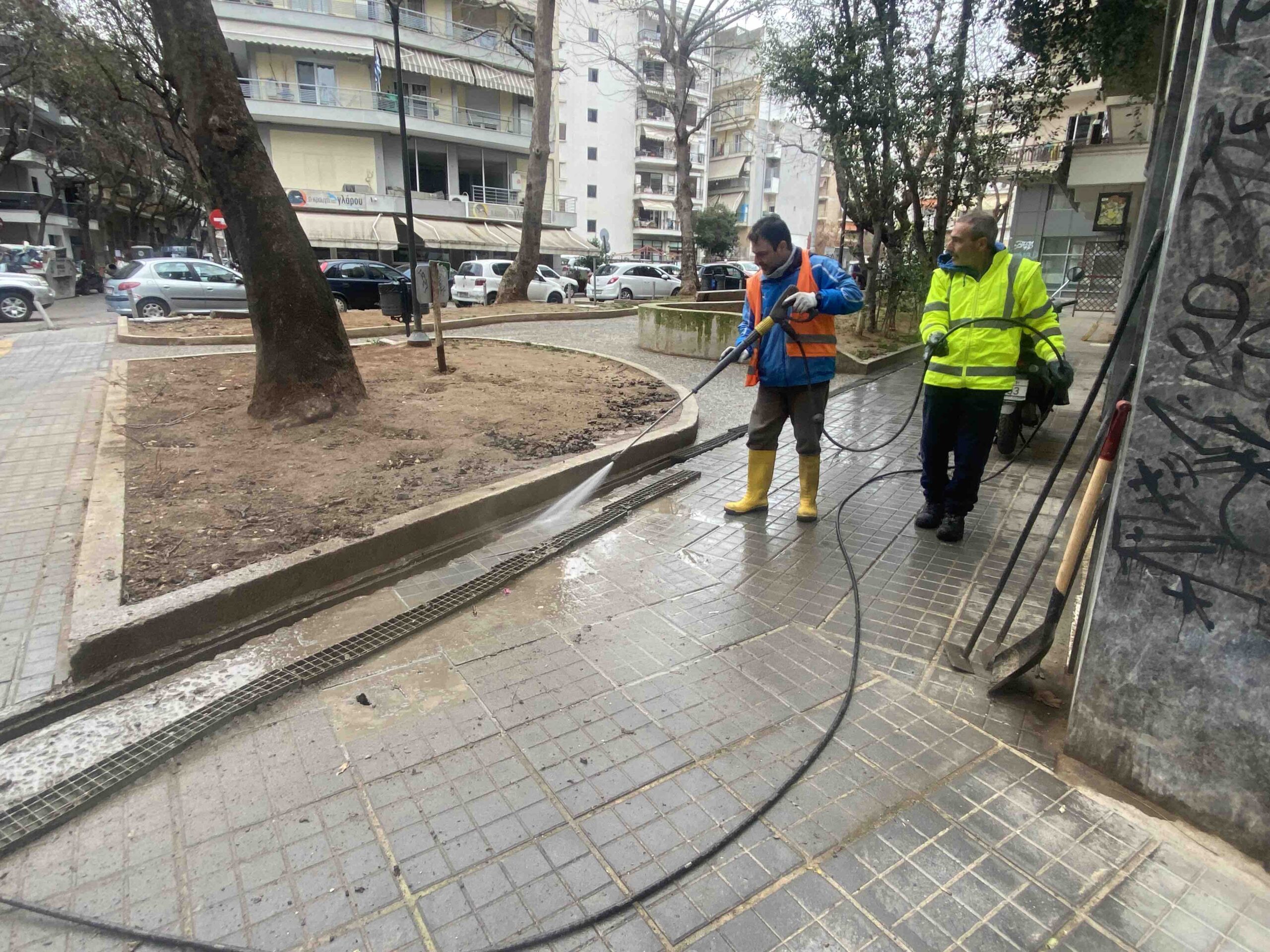 Δήμος Θεσσαλονίκης: Πλύσιμο και αποφράξεις φρεατίων στην Ε’ δημοτική κοινότητα (ΦΩΤΟ)