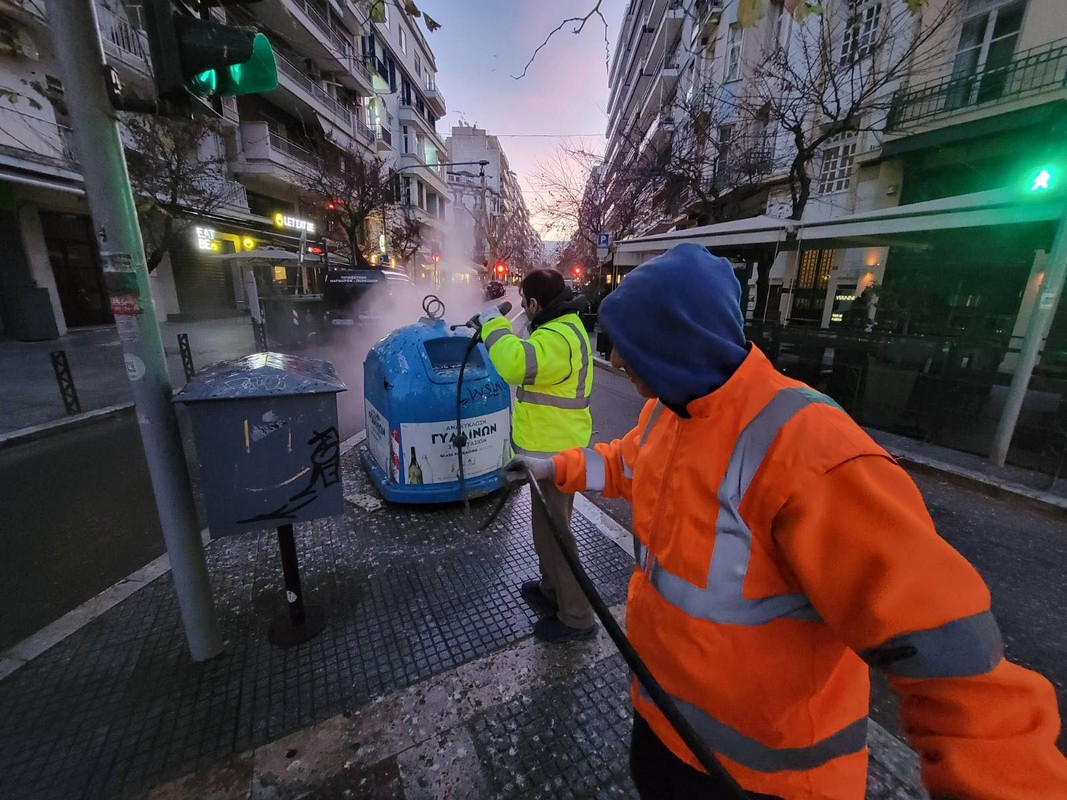Δήμος Θεσσαλονίκης: Συνεχίζεται το πλύσιμο κάδων στο ιστορικό κέντρο (ΦΩΤΟ)