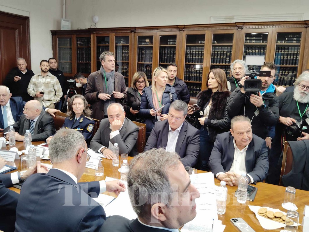 FLYOVER: Τα παρασκήνια της σύσκεψης – Οι ατάκες και οι καυγάδες