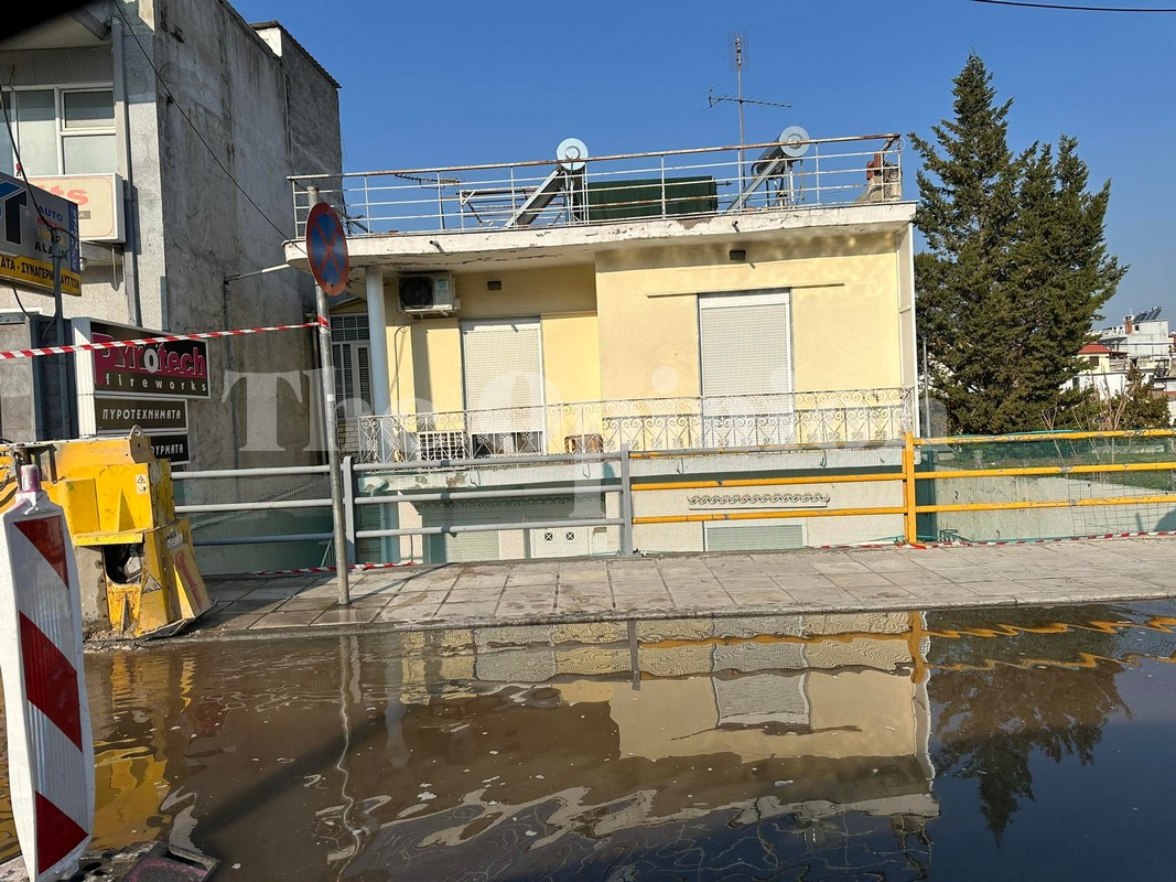 Θεσσαλονίκη: Σε… λίμνη μετατράπηκε τμήμα της οδού Λαγκαδά (ΦΩΤΟ)