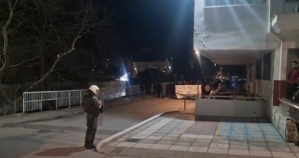 «Πού είναι ο Λυγγερίδης;»- Αποτροπιασμός για τα συνθήματα στο ΑΠΘ (VIDEO)