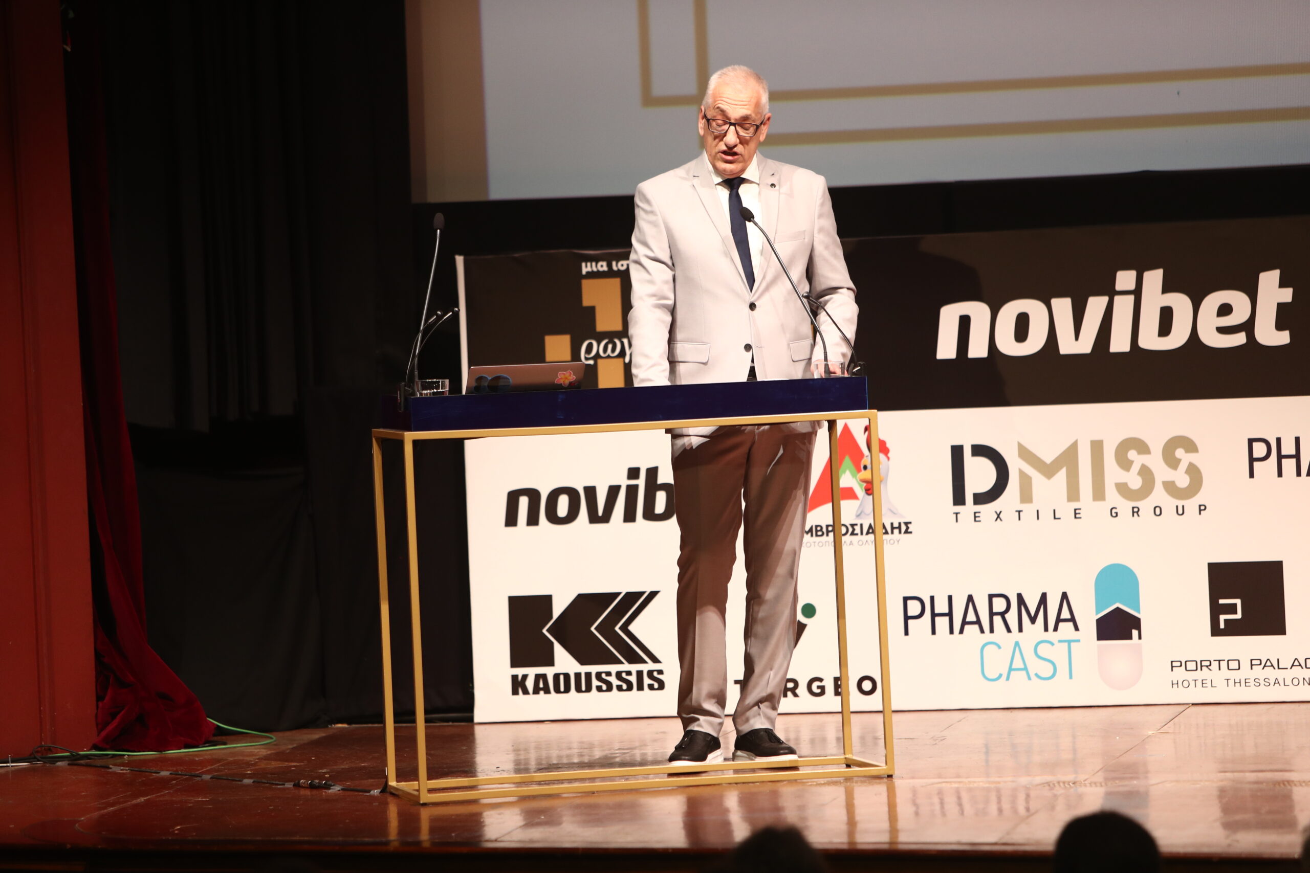 Εκδήλωση Άρη για τα 110 χρόνια: Ο Λευτέρης Αρβανίτης έδωσε το σύνθημα και ο κόσμος ευχήθηκε για τα γενέθλια (video)