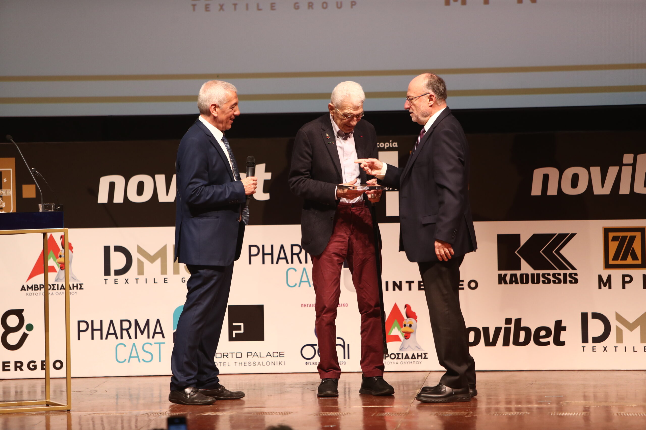 Εκδήλωση Άρη για τα 110 χρόνια: Η αποθέωση του Μπουτάρη στην ειδική βράβευσή του και η τρομερή ατάκα του (video)