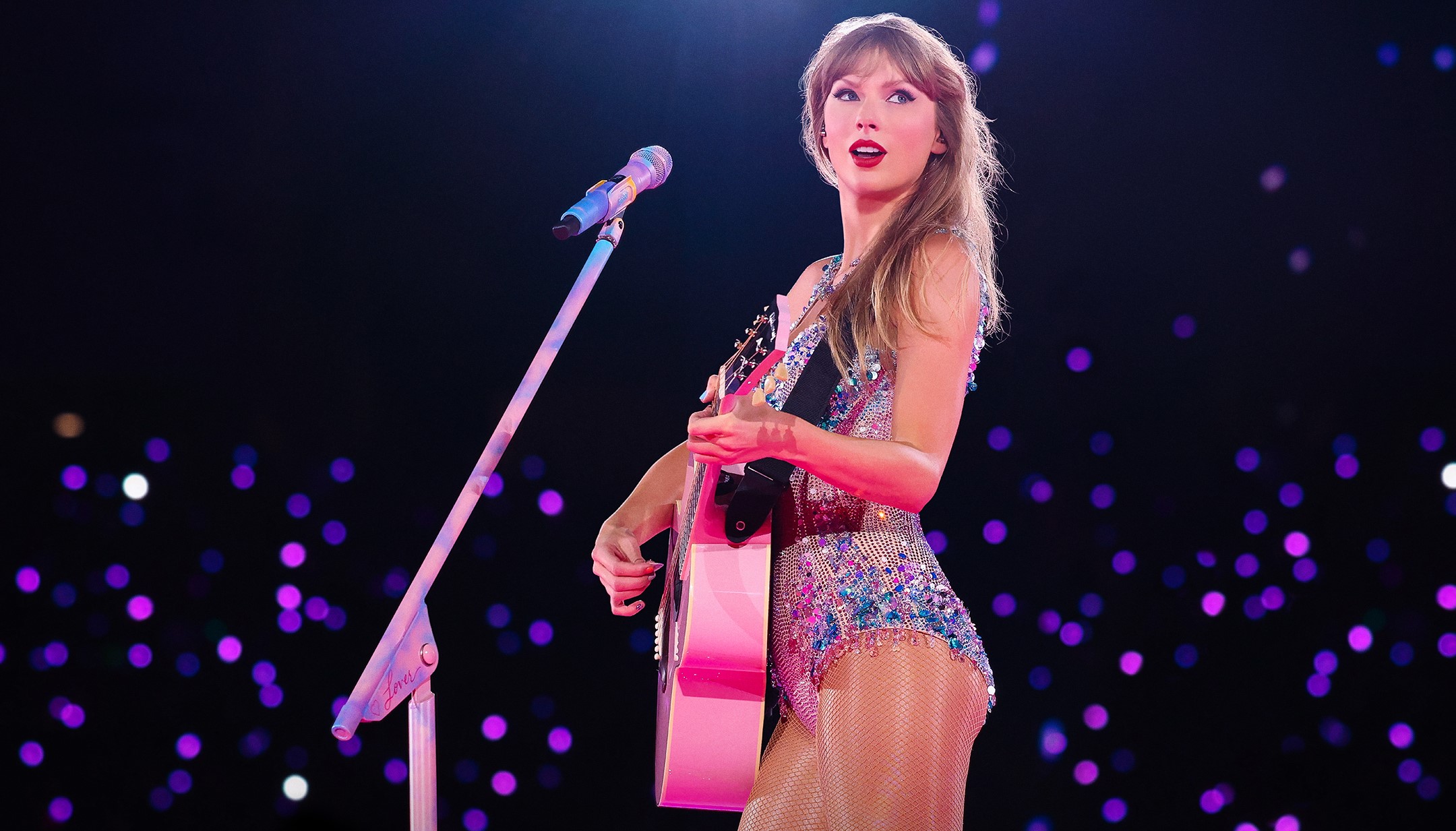 Parasocial: Τι σημαίνει η λέξη της χρονιάς του Cambridge Dictionary