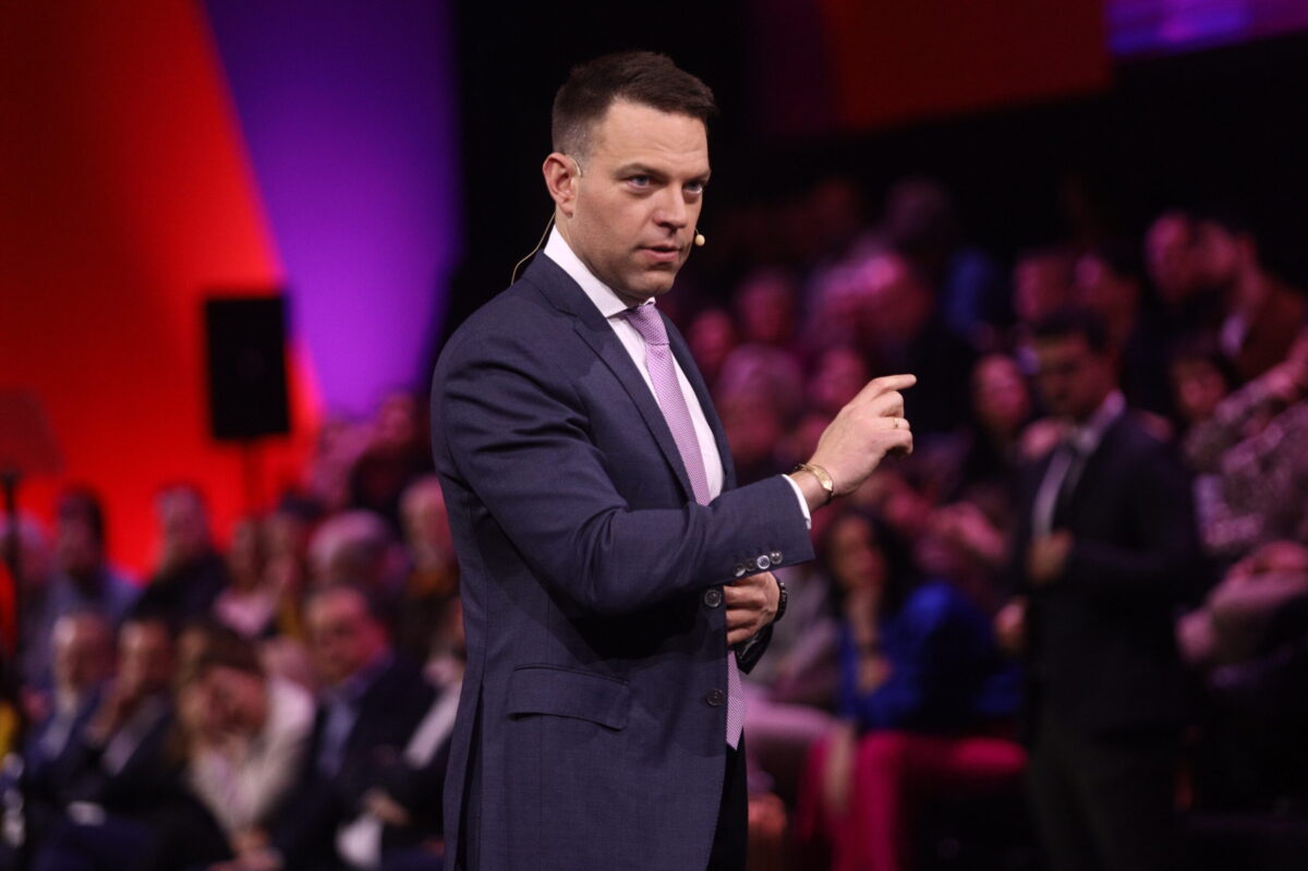 Κασσελάκης: «Γιατί ο Μητσοτάκης τους κρατάει όλους αυτούς;» (VIDEO)