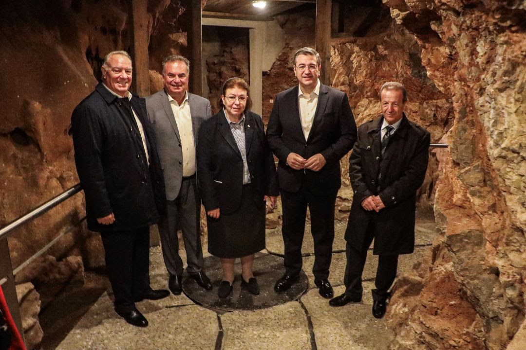 Εγκαινιάστηκε το Σπήλαιο των Πετραλώνων στη Χαλκιδική