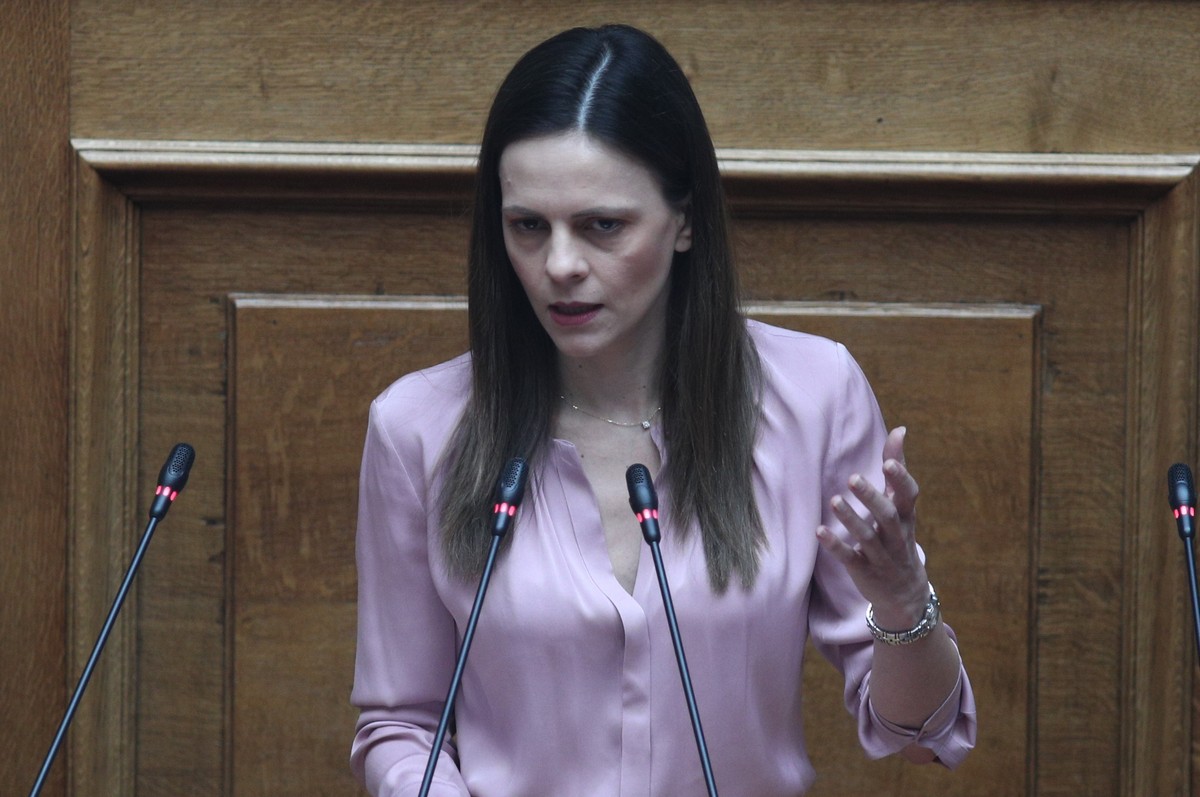 Αχτσιόγλου για Τέμπη: «Ο κ. Μητσοτάκης εργαλειοποιεί μονταζιέρες»