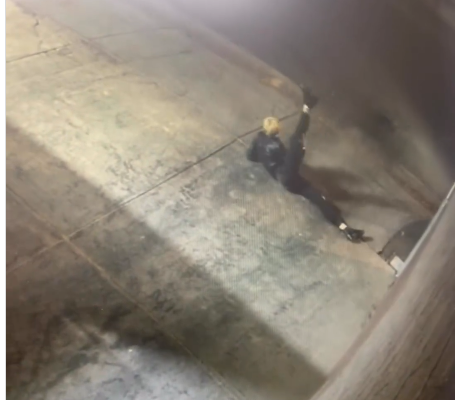 Η διάρρηξη που έγινε viral: Κάνει γιόγκα πριν κλέψει φούρνο (VIDEO)