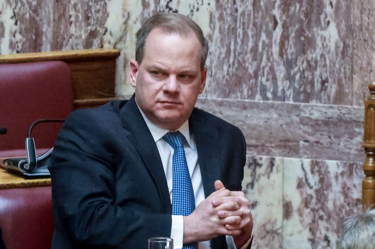 ΣΥΡΙΖΑ: Παρέδωσε στη ΝΔ το κατηγορητήριο για Καραμανλή