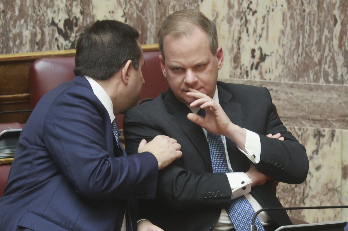 ΝΔ: Παράβαση καθήκοντος σε βαθμό πλημμελήματος για Καραμανλή – Ευθύνες Σπίρτζη για την «717»