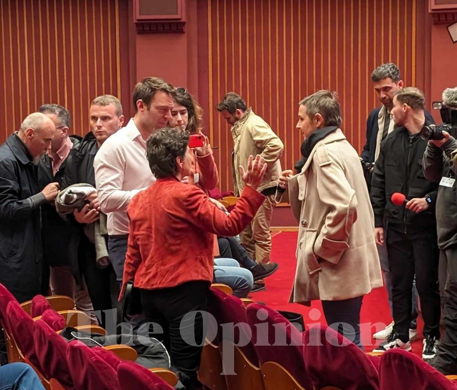 Ένταση στο Ολύμπιον κατά την παρουσία Κασσελάκη (ΦΩΤΟ)