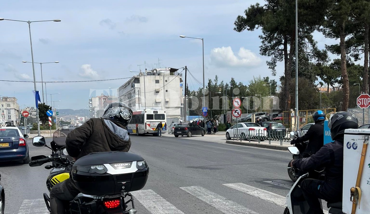 Θεσσαλονίκη: Λεωφορείο «έμεινε» στη Λαγκαδά (ΦΩΤΟ)