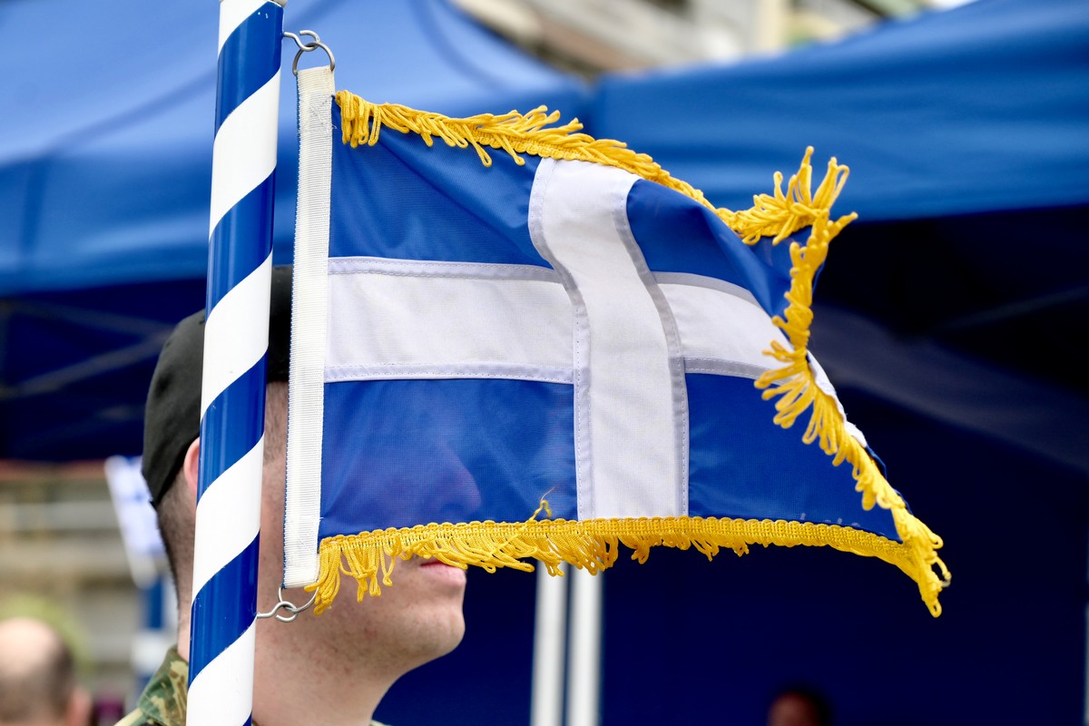 Έρευνα για μαθητές που φώναζαν στην παρέλαση συνθήματα υπέρ της Χρυσής Αυγής