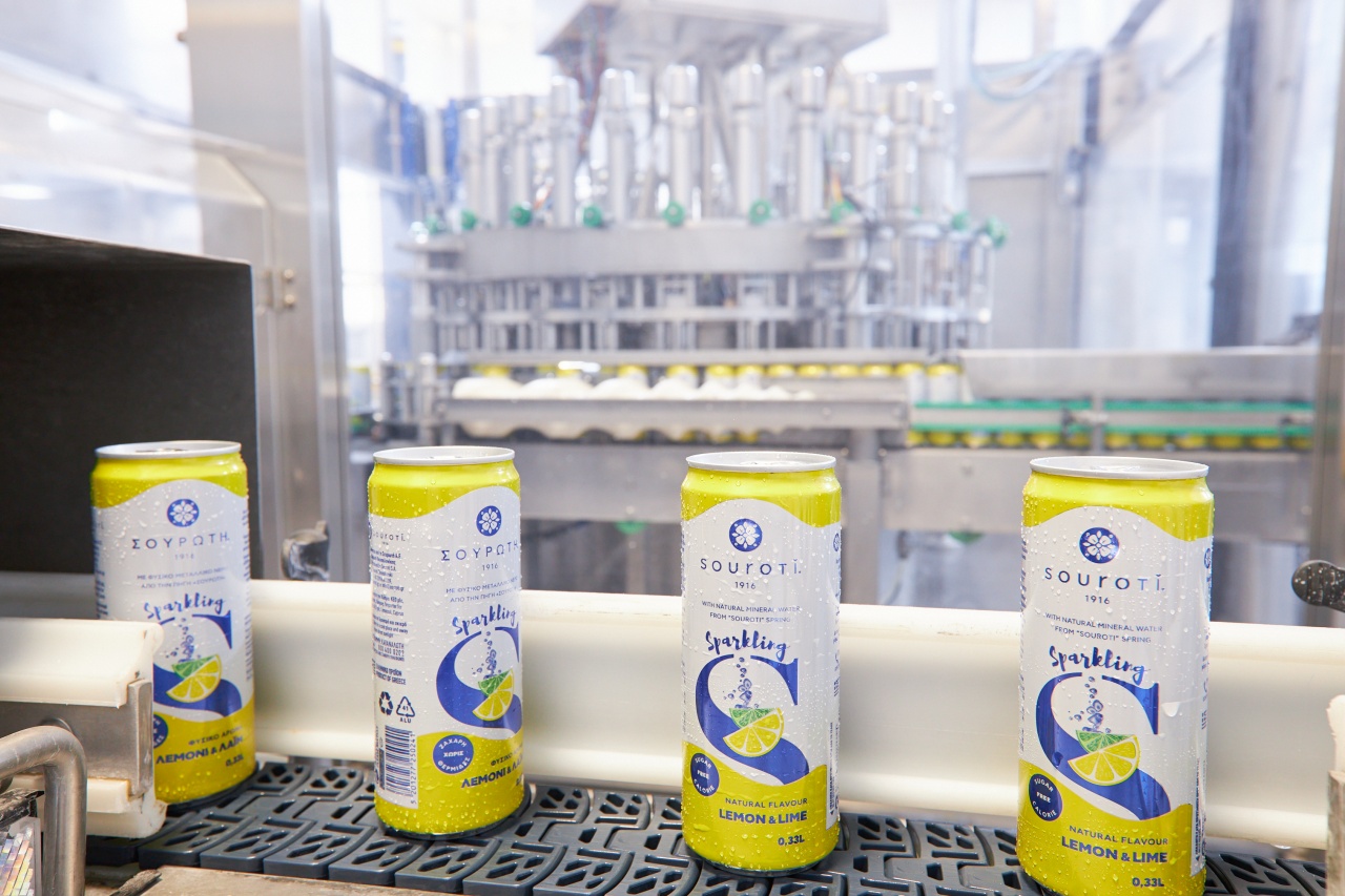 Η Σουρωτή δίπλα στη γυναίκα εργαζόμενη