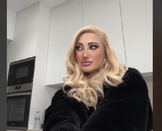 Η Ιωάννα Τούνη απαντά στον Δημήτρη Αλεξάνδρου: «Το παιδί μας μεγαλώνει στην Αθήνα με μία Μπαλινέζα» (VIDEO)