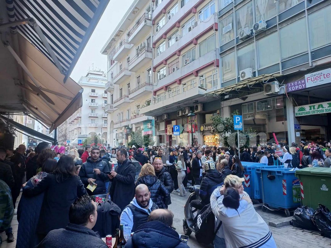 Ξέφρενο γλέντι στο κέντρο της Θεσσαλονίκης για την Τσικνοπέμπτη (ΦΩΤΟ-VIDEO)