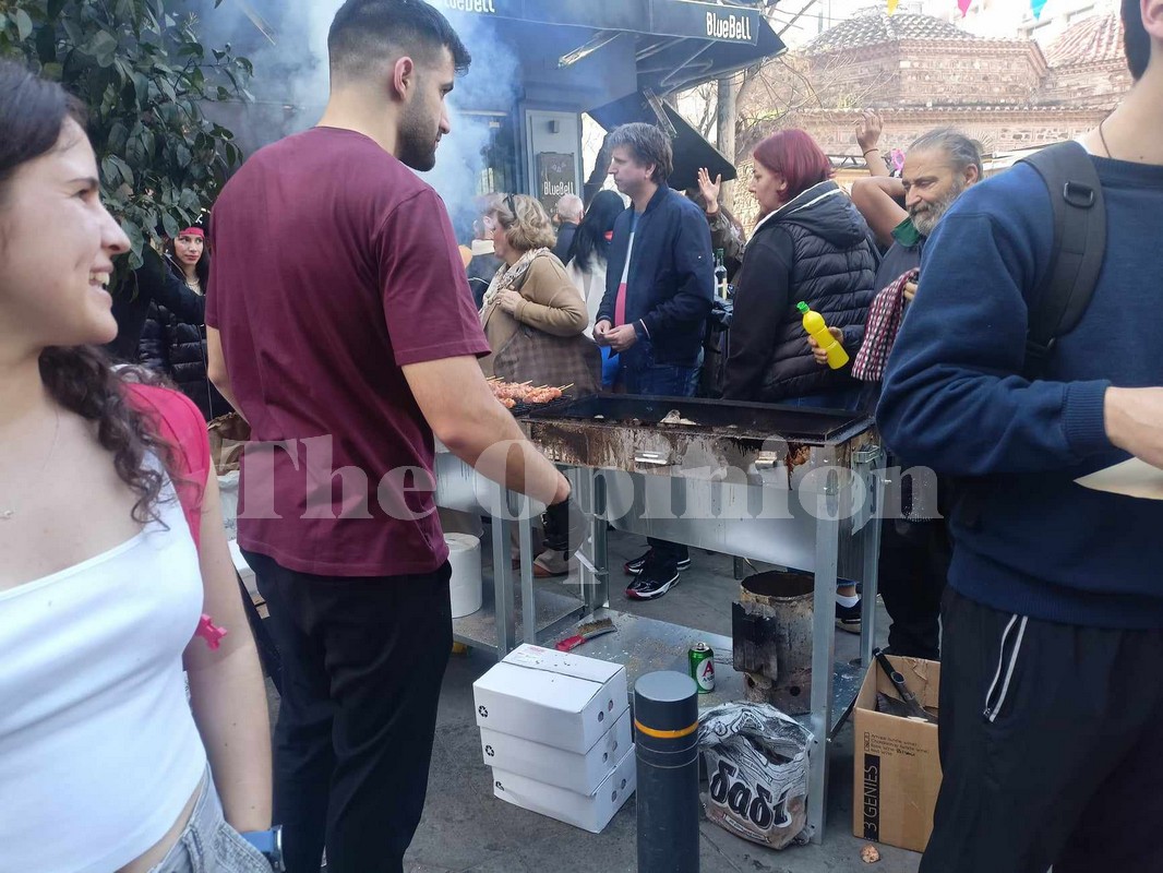 Ξέφρενο γλέντι στο κέντρο της Θεσσαλονίκης για την Τσικνοπέμπτη (ΦΩΤΟ-VIDEO)