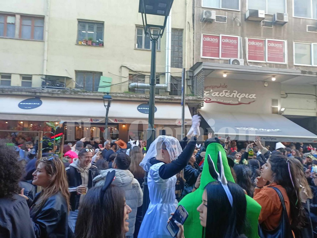 Ξέφρενο γλέντι στο κέντρο της Θεσσαλονίκης για την Τσικνοπέμπτη (ΦΩΤΟ-VIDEO)