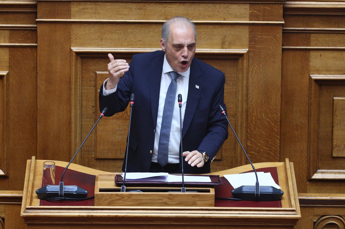 Βελόπουλος: «ΝΔ, ΠΑΣΟΚ και ΣΥΡΙΖΑ πρωταγωνιστούν για άλλη μια φορά στο ”θέατρο του παραλόγου”»