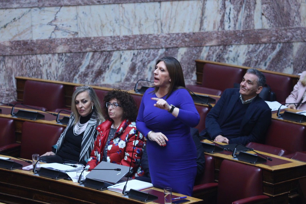 Κωνσταντοπούλου σε Μαρκόπουλο: «Ήρθατε να κουνήσετε το δάχτυλο στους νεκρούς»