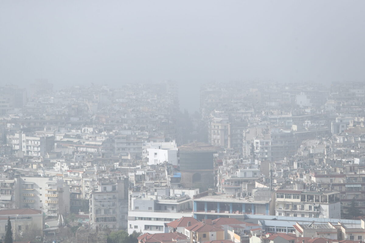 Στο «κόκκινο» περιοχές της χώρας από την αφρικανική σκόνη – Πότε κορυφώνεται και υποχωρεί το φαινόμενο