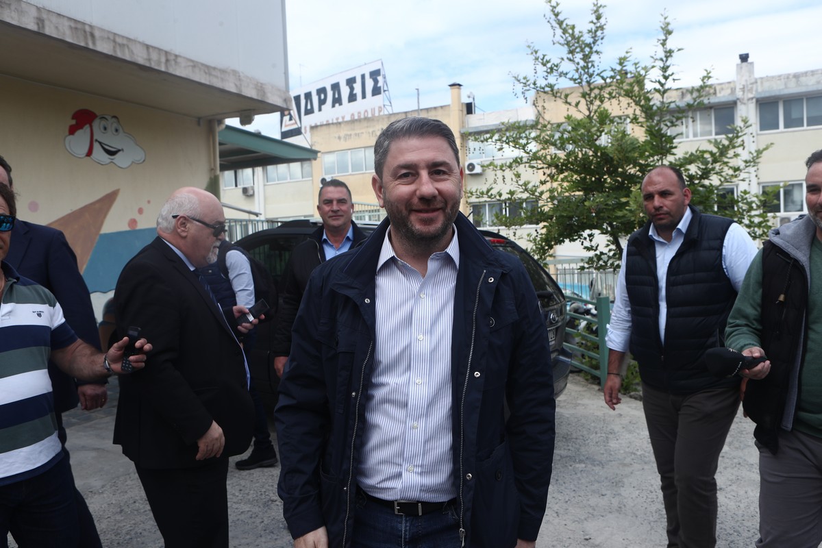 ΠΑΣΟΚ: Περιοδεία στην Καλαμαριά και «φώτο φίνις» με δύο προσθήκες από Θεσσαλονίκη