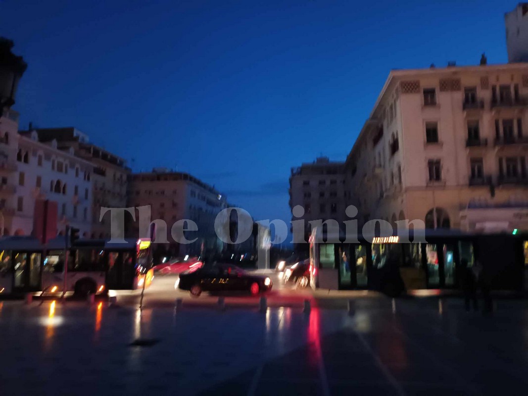 Ξαφνικό μπλακ άουτ στη Θεσσαλονίκη – Στο σκοτάδι το κέντρο μέχρι την Άνω Πόλη (ΦΩΤΟ-VIDEO)