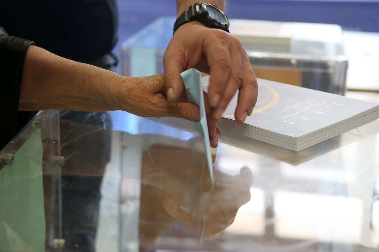 Poll-of-Polls: Σενάρια και έδρες κομμάτων – Ποσοστό αυτοδυναμίας και πιθανές κυβερνήσεις συνεργασίας