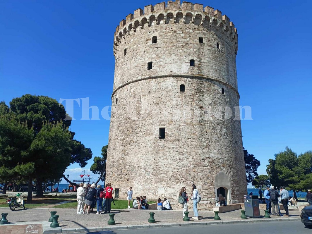 Θεσσαλονίκη: Πλήθος επισκεπτών στον Λευκό Πύργο – Δωρεάν είσοδος σε μουσεία και μνημεία (ΦΩΤΟ)