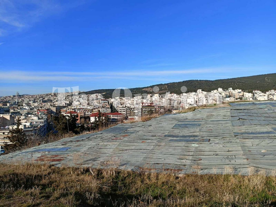Εικόνα εγκατάλειψης στον Λόφο της Τούμπας – «Γκρίζα ζώνη» μεταξύ υπηρεσιών η περιοχή (ΦΩΤΟ)