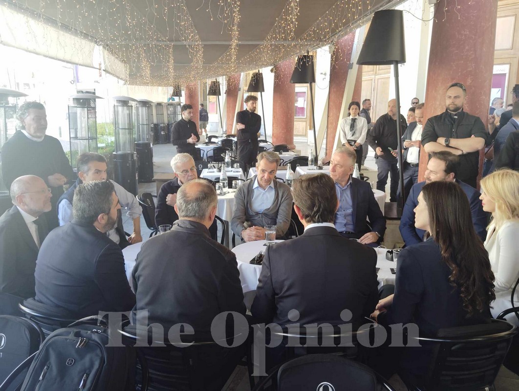 Χαλαρός καφές με βουλευτές για Μητσοτάκη στη Θεσσαλονίκη (ΦΩΤΟ+VIDEO)