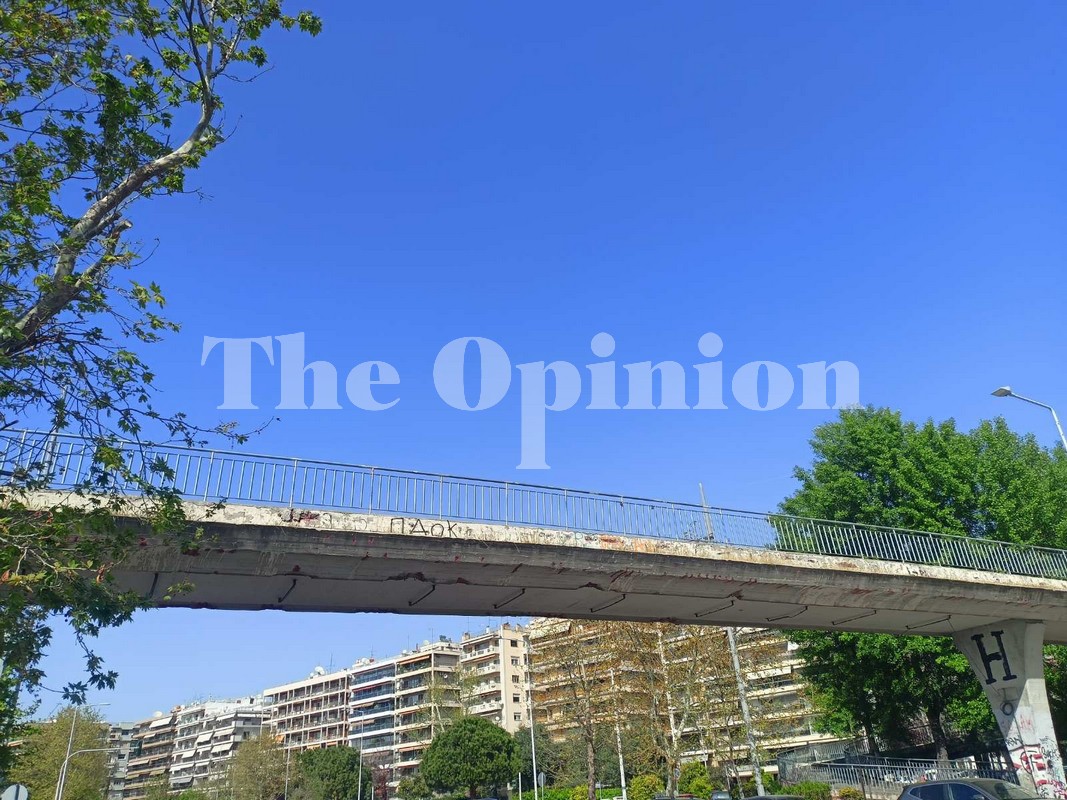 Συναγερμός στο Πολύκαστρο: 28χρονος σε γέφυρα απειλεί με πτώση – Επί τόπου διαπραγματευτής της ΕΛ.ΑΣ