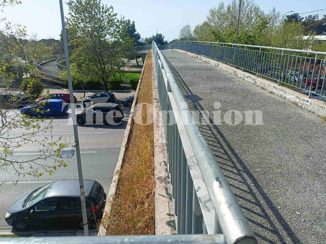 Τι συμβαίνει με την στατική επάρκεια της πεζογέφυρας στη Μεγάλου Αλεξάνδρου (ΦΩΤΟ)