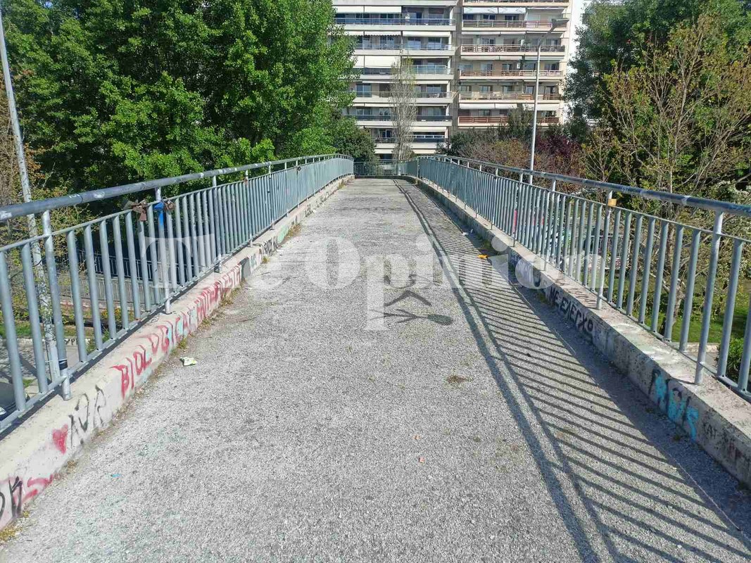 Τι συμβαίνει με την στατική επάρκεια της πεζογέφυρας στη Μεγάλου Αλεξάνδρου (ΦΩΤΟ)