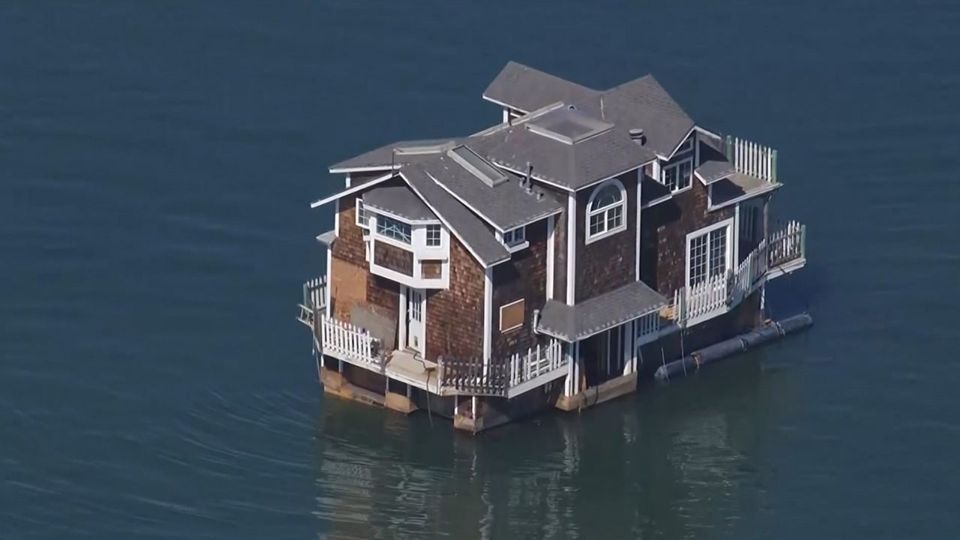 Πλωτό σπίτι… ταξιδεύει στον κόλπο του Σαν Φρανσίσκο (VIDEO)