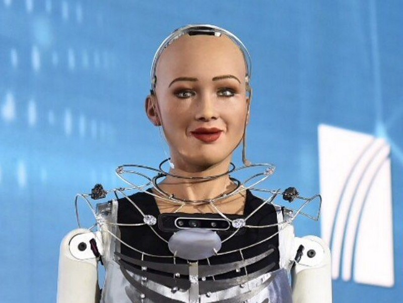 Η Sophia the Robot, το πιο διάσημο ρομπότ τεχνητής νοημοσύνης στον κόσμο «έρχεται» στη Θεσσαλονίκη για το PHARMA point 2025